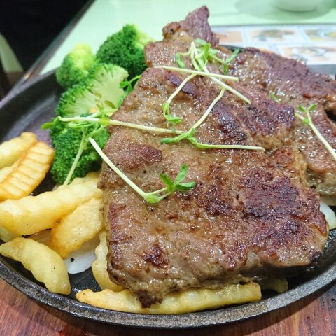 Bistec de Res con Arroz Blanco